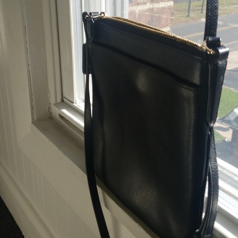 Authentic Coach Crossbody - Picture 6 of 6